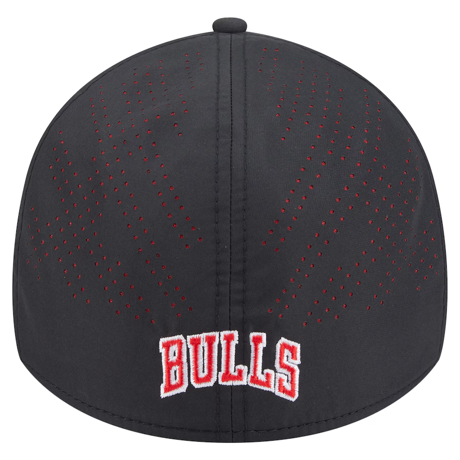 CHICAGO BULLS BLACK NIGHT 39THIRTY FLEX FIT HAT - BLACK