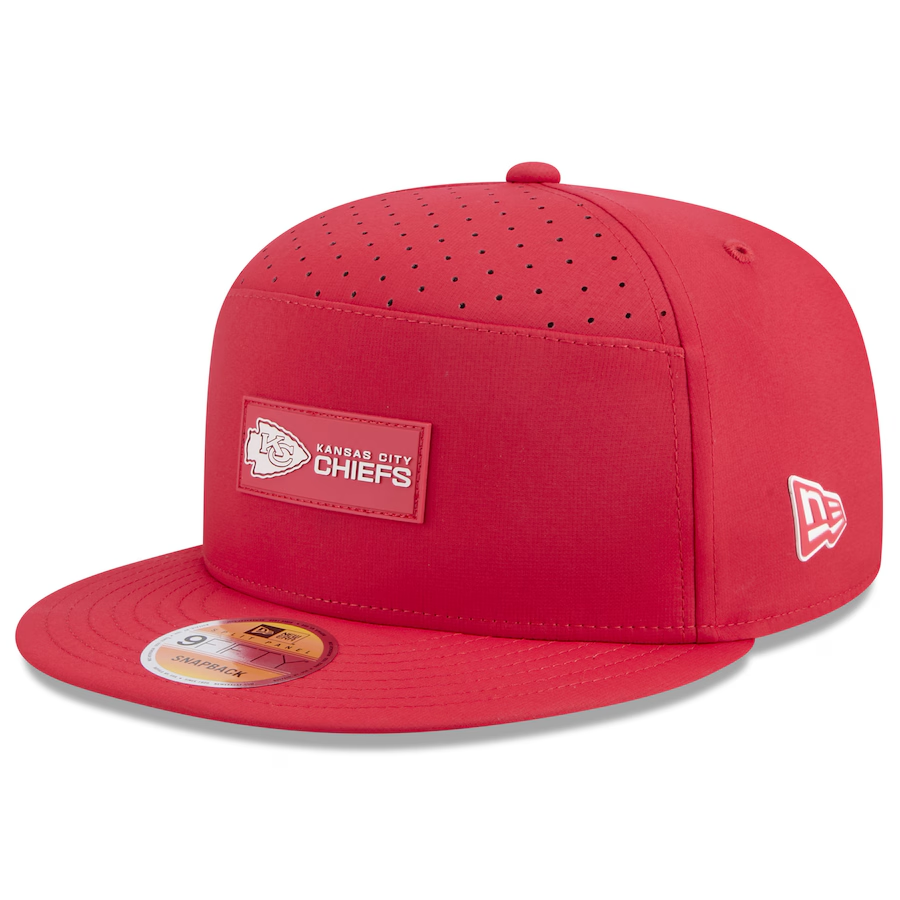 KANSAS CITY CHIEFS YOUTH 2025 NFL SIDELINE 9FIFTY SPLIT SNAPBACK HAT - RED