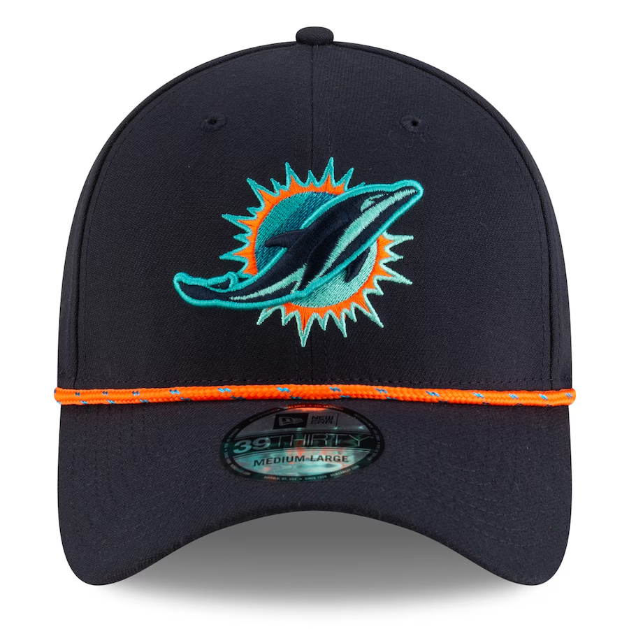 MIAMI DOLPHINS 2025 NFL RIVALRY SIDELINE COLLECTION 39THIRTY FLEX FIT HAT - PITCH BLUE