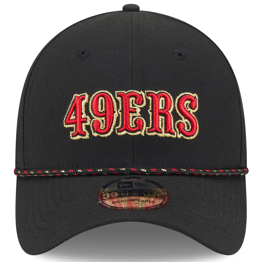 SAN FRANCISCO 49ERS 2025 NFL RIVALRY SIDELINE COLLECTION 39THIRTY FLEX FIT HAT - BLACK