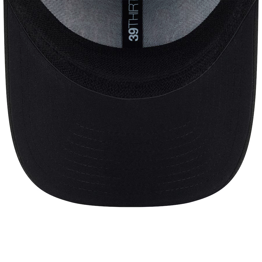 SAN FRANCISCO 49ERS 2025 NFL RIVALRY SIDELINE COLLECTION 39THIRTY FLEX FIT HAT - BLACK