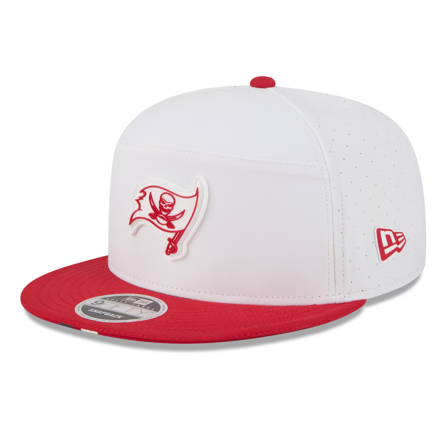 TAMPA BAY BUCCANEERS 2025 NFL TRAINING CAMP 9FIFTY SPLIT PANEL SNAPBACK HAT - WHITE