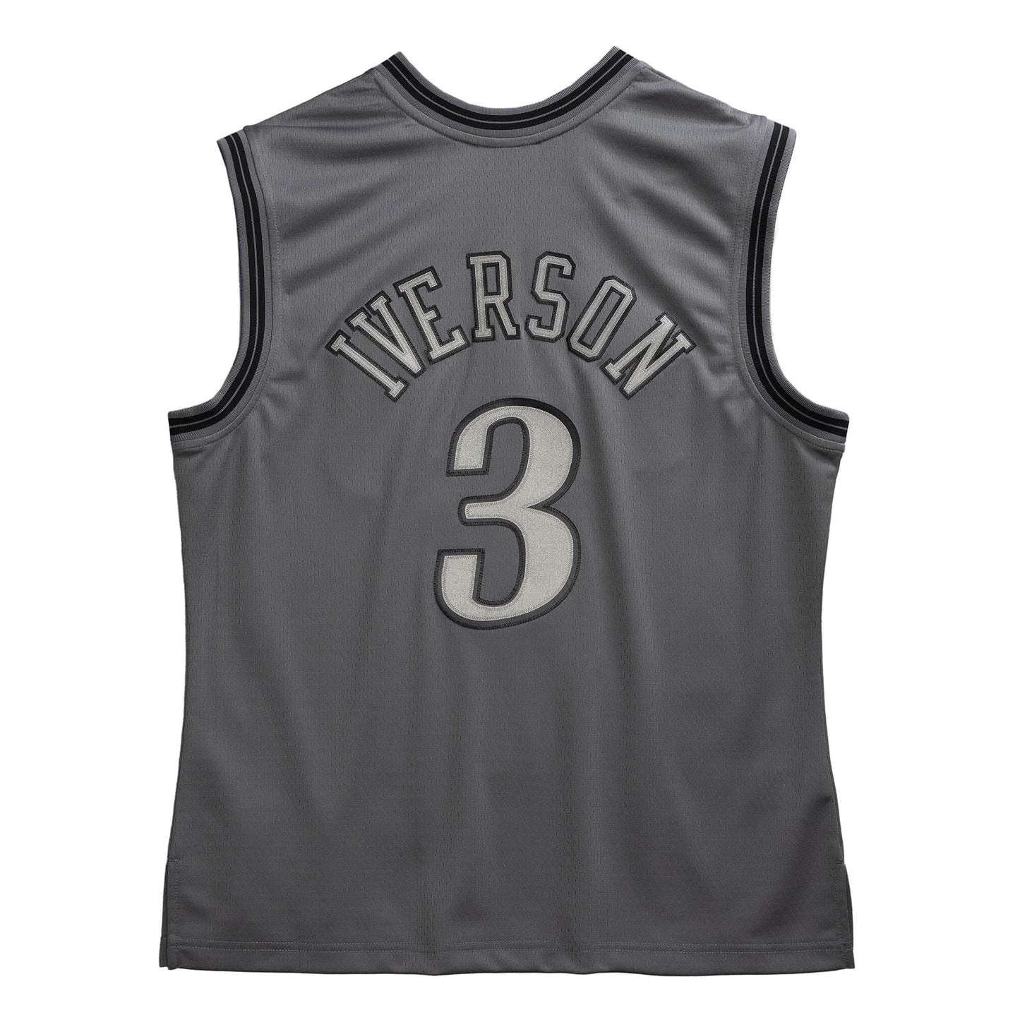ALLEN IVERSON HOMBRE MITCHELL & NESS METAL WORKS 00-01' JERSEY SWINGMAN