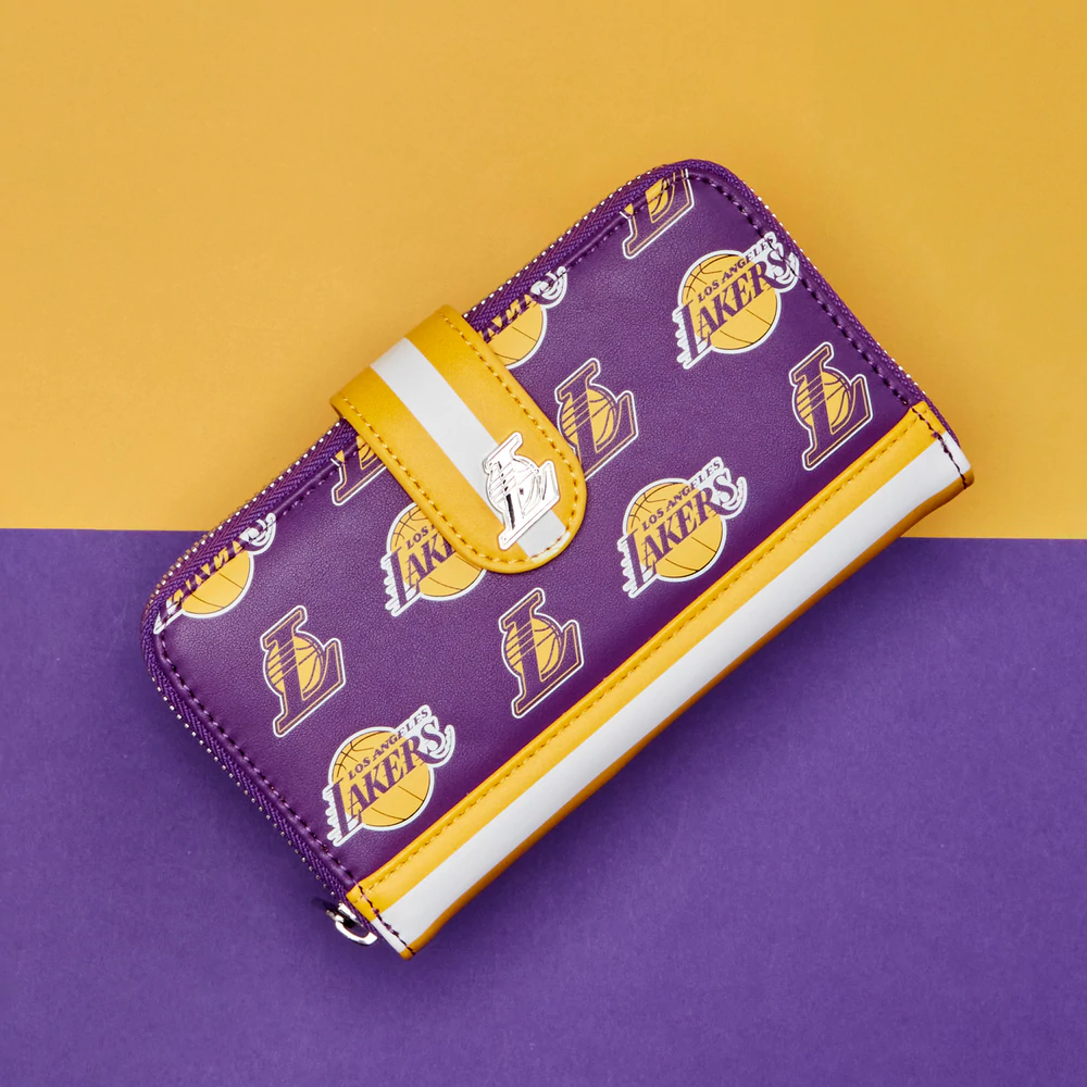 CARTERA CON LOGO DE LOS ANGELES LAKERS Y CREMALLERA ALREDEDOR