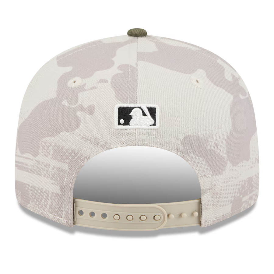 ATHLETICS 2025 MLB ARMED FORCES 9FIFTY SNAPBACK HAT - STONE/OLIVE