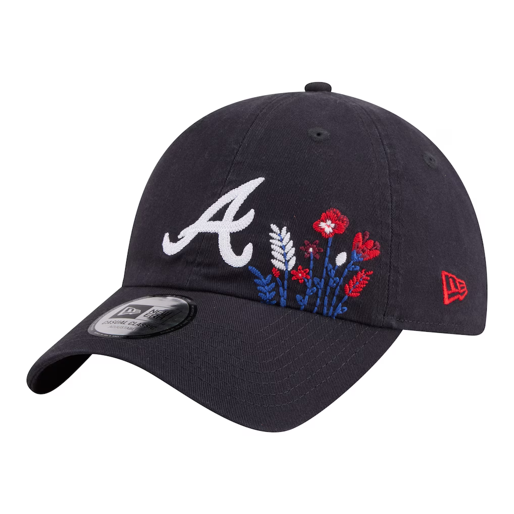 ATLANTA BRAVES WOMEN'S NEW ERA WILDFLOWER CASUAL CLASSIC ADJUSTABLE HAT - NAVY