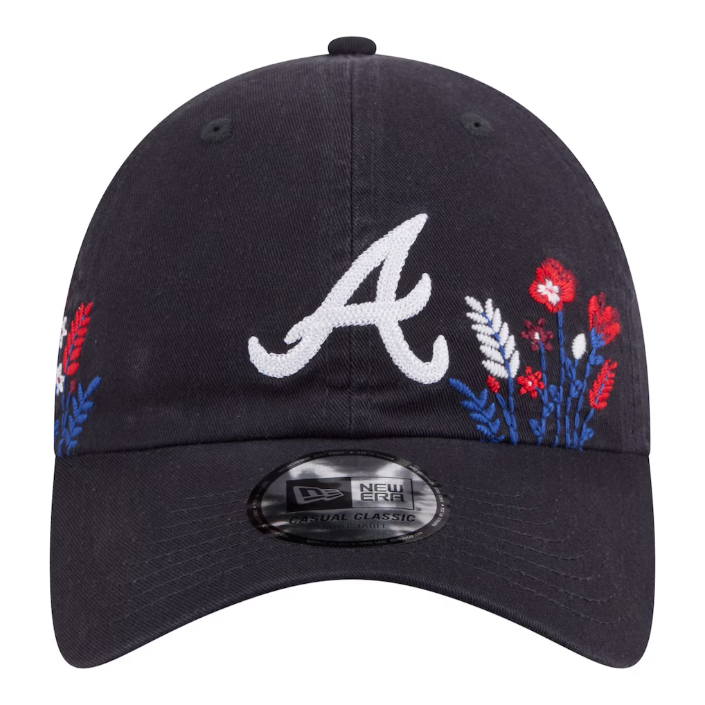 ATLANTA BRAVES WOMEN'S NEW ERA WILDFLOWER CASUAL CLASSIC ADJUSTABLE HAT - NAVY