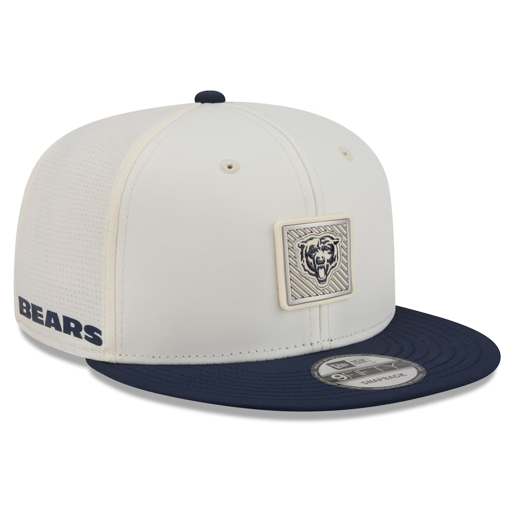 CHICAGO BEARS 'BEAR' 2026 NFL TRAINING CAMP 9FIFTY SNAPBACK HAT - CHROME WHITE/NAVY