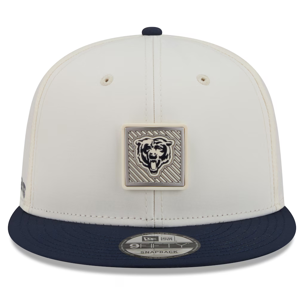 CHICAGO BEARS 'BEAR' 2026 NFL TRAINING CAMP 9FIFTY SNAPBACK HAT - CHROME WHITE/NAVY