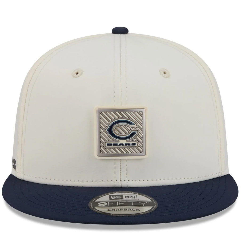 CHICAGO BEARS 'C' 2026 NFL TRAINING CAMP 9FIFTY SNAPBACK HAT - CHROME WHITE/NAVY