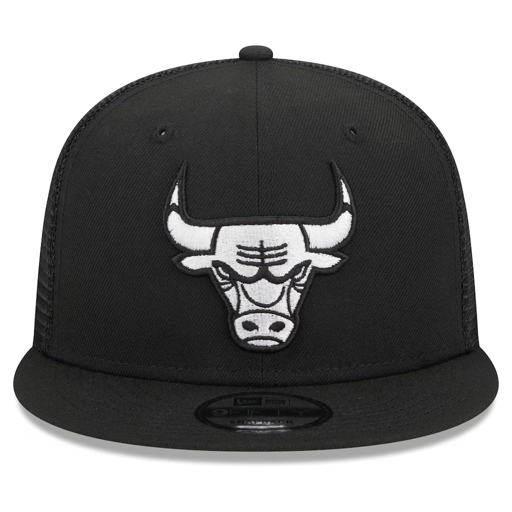 CHICAGO BULLS EVERGREEN TRUCKER 9FIFTY SNAPBACK HAT - BLACK/WHITE