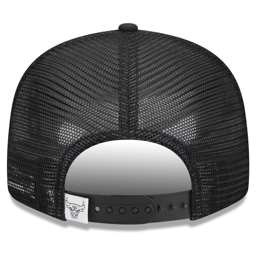 CHICAGO BULLS EVERGREEN TRUCKER 9FIFTY SNAPBACK HAT - BLACK/WHITE