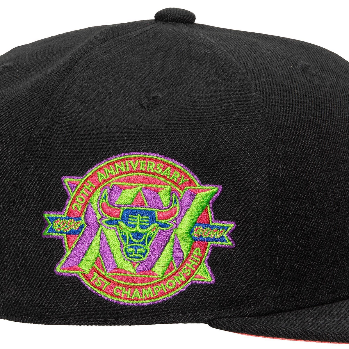CHICAGO BULLS MEN'S COLOR BOMB FITTED HAT