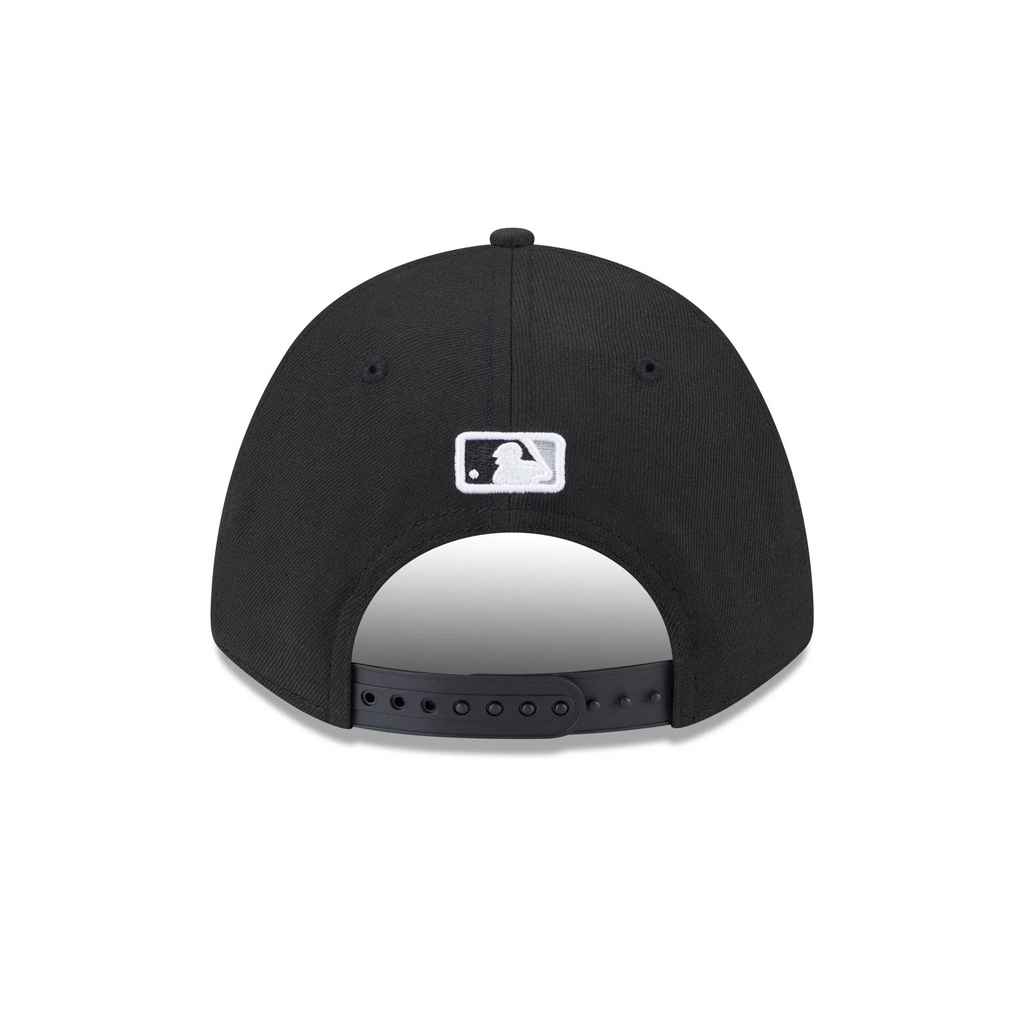 CHICAGO WHITE SOX YOUTH PLAYER REPLICA 9FORTY M-CROWN SNAPBACK ADJUSTABLE HAT - BLACK