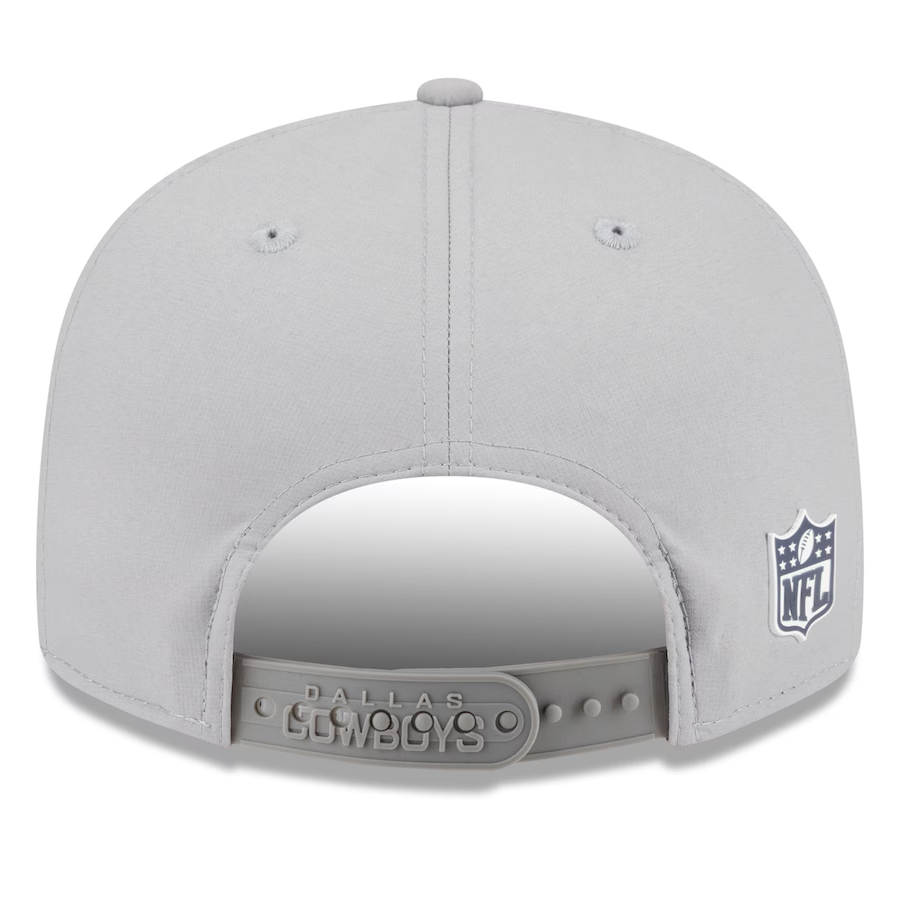 DALLAS COWBOYS 2025 NFL SIDELINE 9FIFTY SPLIT SNAPBACK HAT - GRAY