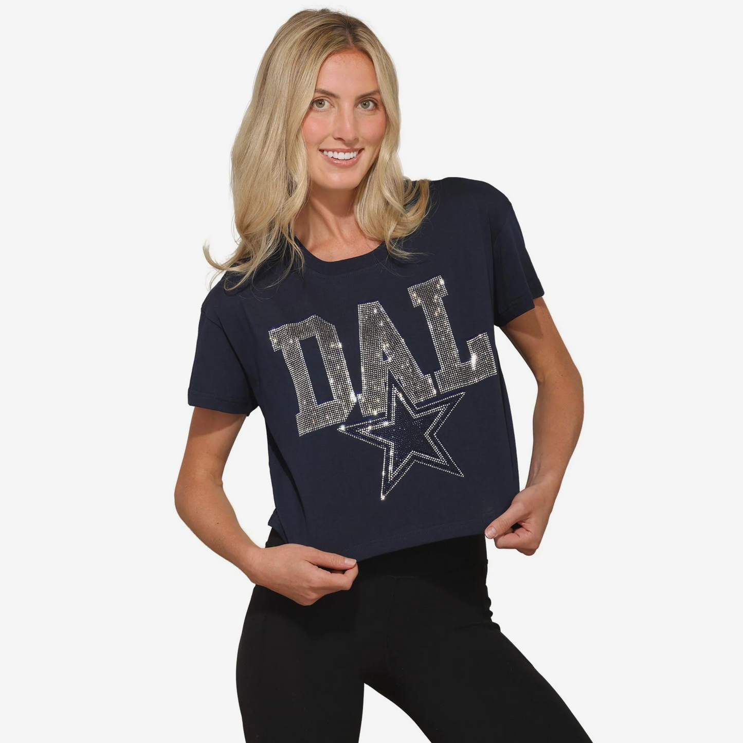 DALLAS COWBOYS WOMEN'S FOCO RHINESTONE LOGO CROP TOP T-SHIRT - NAVY