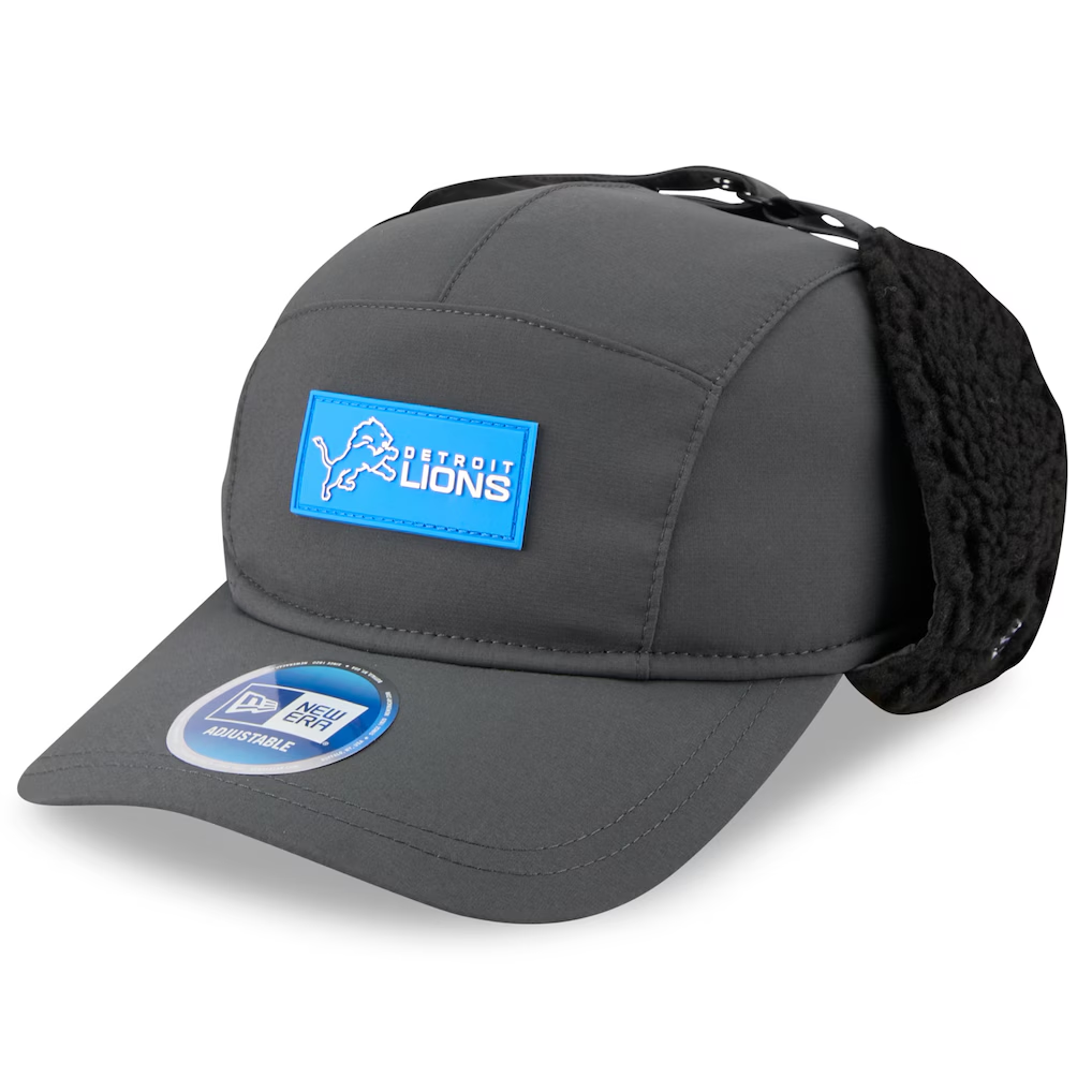 DETROIT LIONS MEN'S 2025 NFL SIDELINE COLD WEATHER RUNNER DOG EAR ADJUSTABLE HAT - CHARCOAL