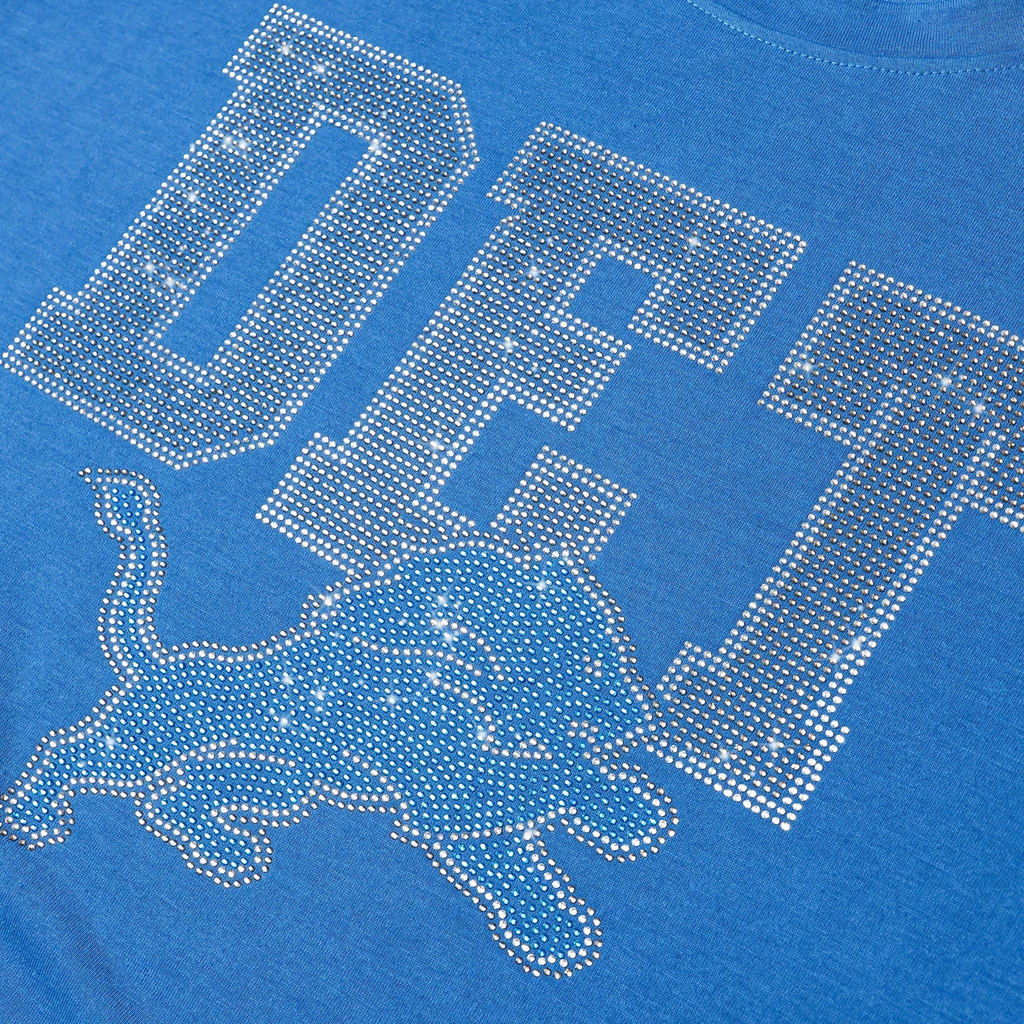 DETROIT LIONS WOMEN'S FOCO RHINESTONE LOGO CROP TOP T-SHIRT - BLUE