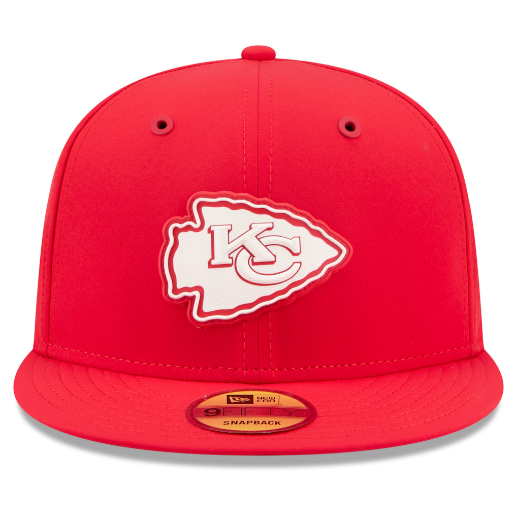 KANSAS CITY CHIEFS 2026 NFL SIDELINE 9FIFTY SNAPBACK HAT - RED