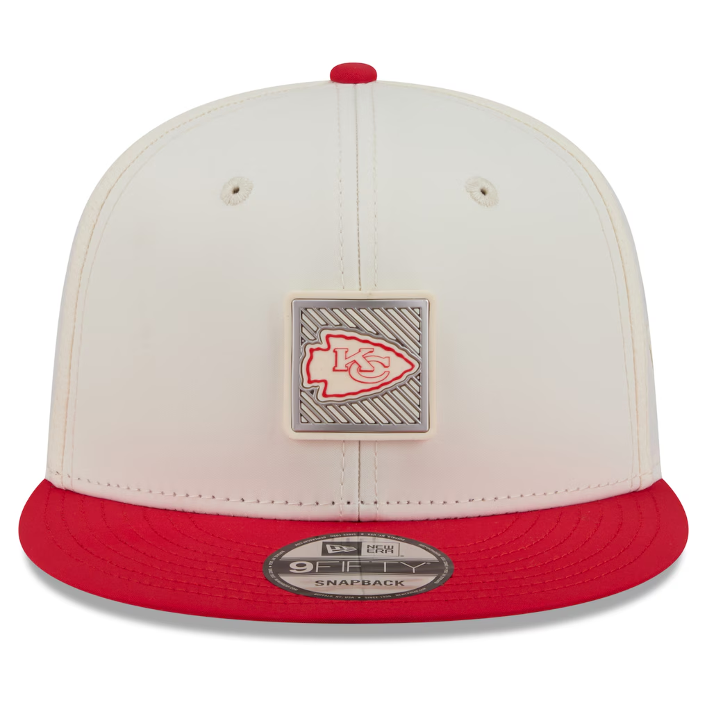 KANSAS CITY CHIEFS 2026 NFL TRAINING CAMP 9FIFTY SNAPBACK HAT - CHROME WHITE/RED