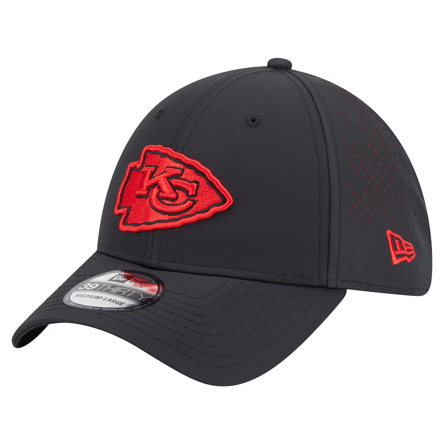 KANSAS CITY CHIEFS BLACK NIGHT 39THIRTY FLEX FIT HAT - BLACK