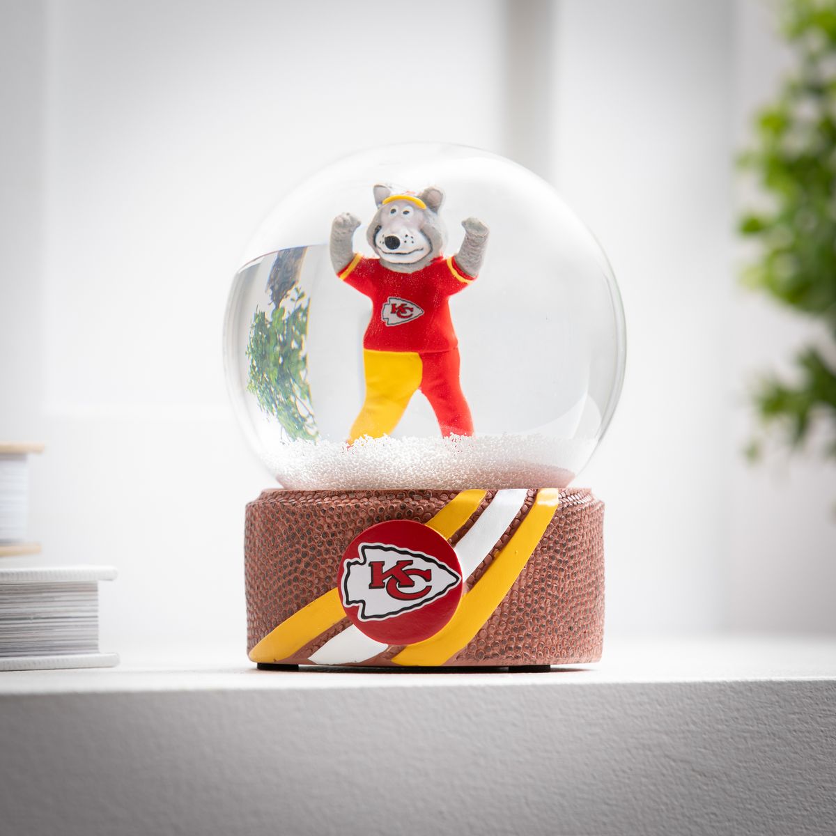 KANSAS CITY CHIEFS  MASCOT WATER GLOBE