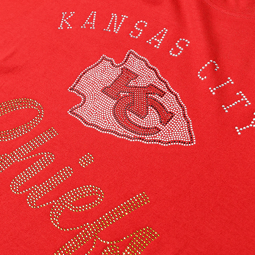 KANSAS CITY CHIEFS WOMEN'S FOCO RHINESTONE LOGO OVERSIZED T-SHIRT - RED