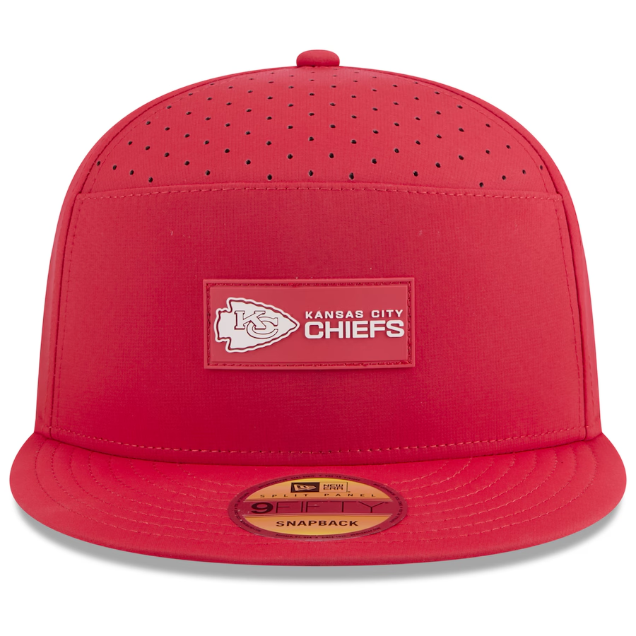 KANSAS CITY CHIEFS YOUTH 2025 NFL SIDELINE 9FIFTY SPLIT SNAPBACK HAT - RED