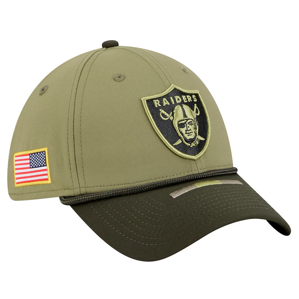 LAS VEGAS RAIDERS 2025 NFL SALUTE TO SERVICE 39THIRTY FLEX FIT HAT - GREEN