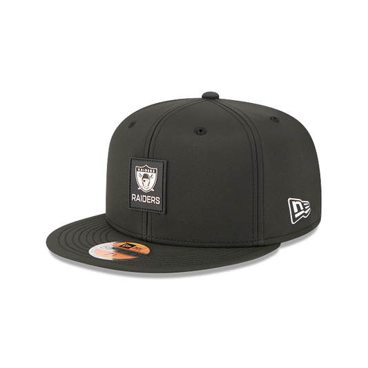 LAS VEGAS RAIDERS 2025 NFL SIDELINE RETRO 59FIFTY FITTED HAT - BLACK