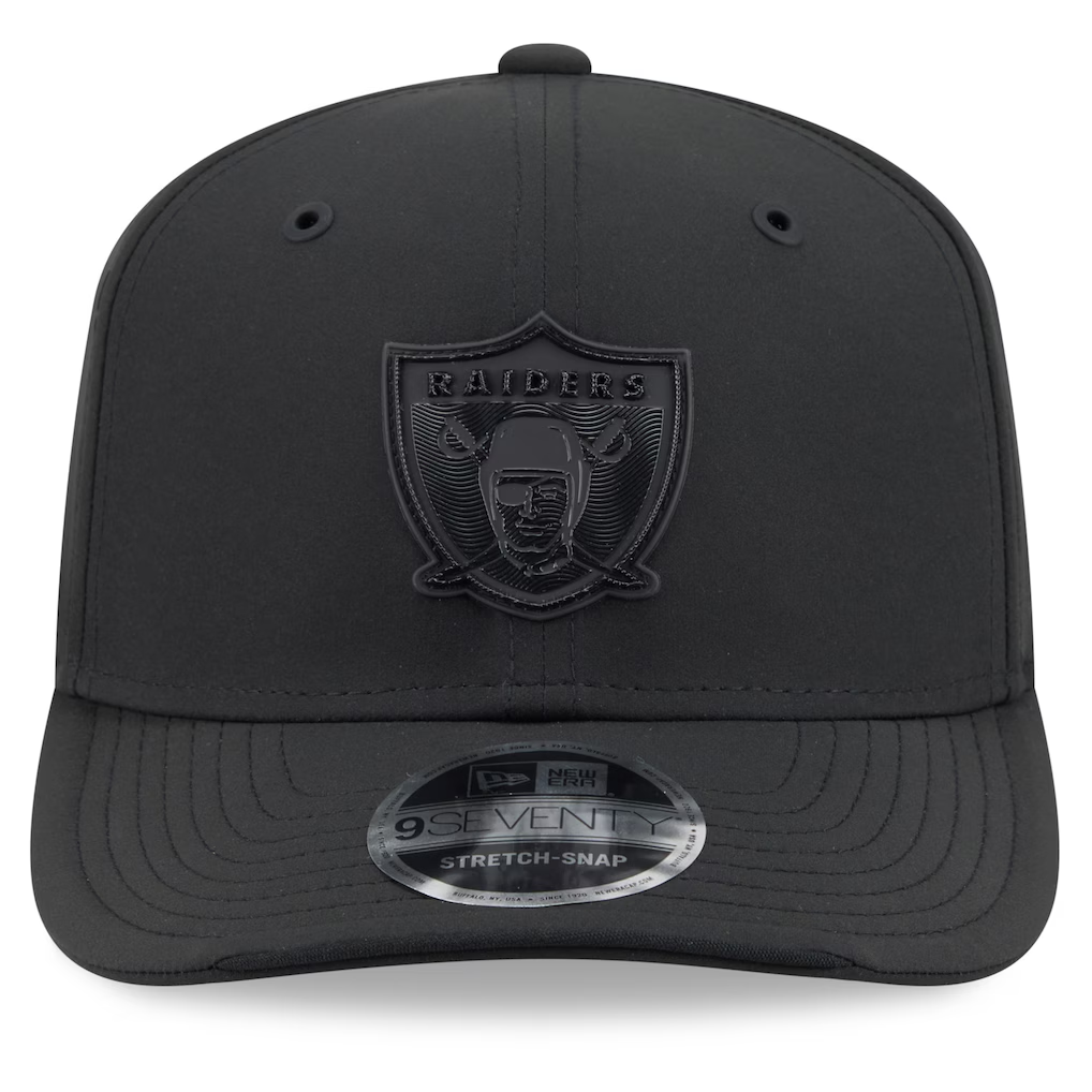 LAS VEGAS RAIDERS 2026 NFL SIDELINE 9SEVENTY STRETCH-SNAP ADJUSTABLE HAT - BLACK/BLACK