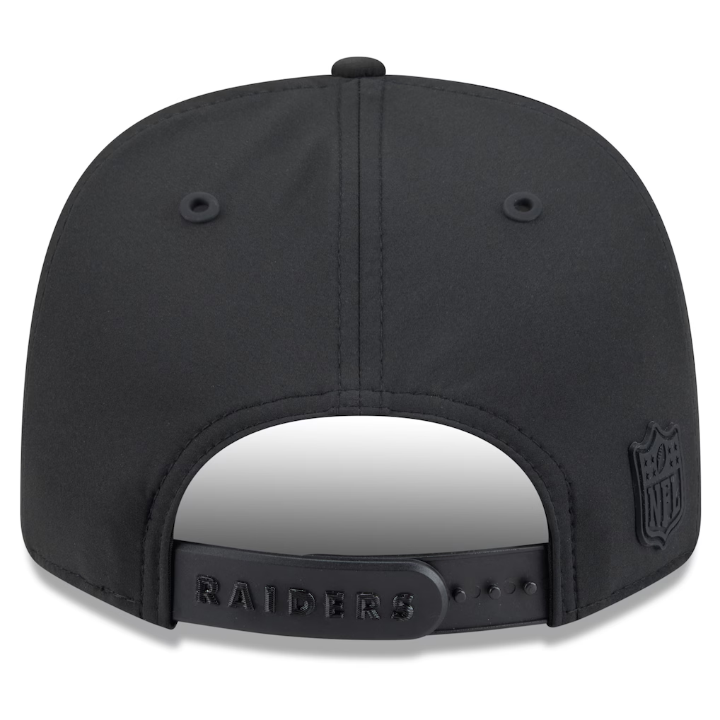 LAS VEGAS RAIDERS 2026 NFL SIDELINE 9SEVENTY STRETCH-SNAP ADJUSTABLE HAT - BLACK/BLACK