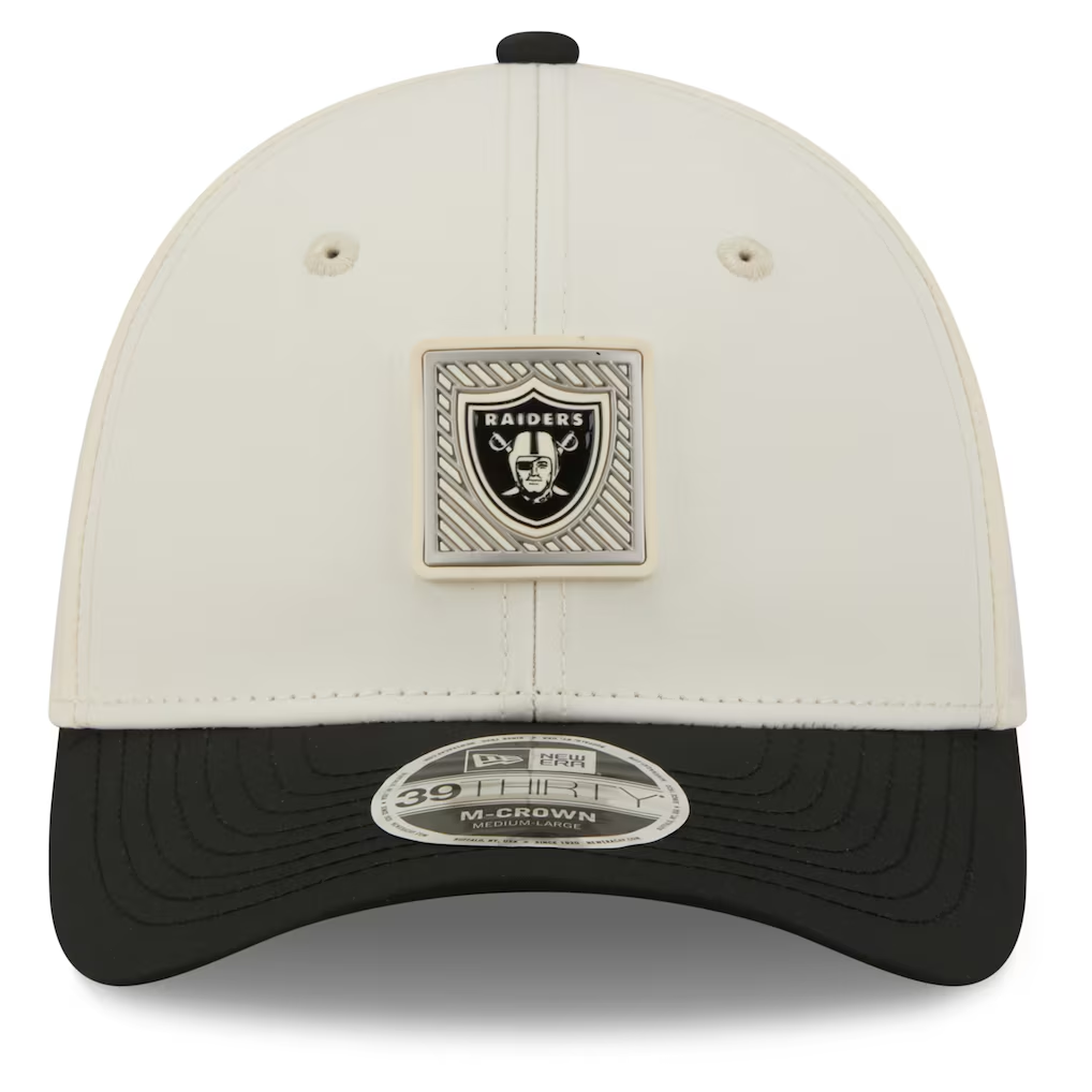 LAS VEGAS RAIDERS 2026 NFL TRAINING CAMP 39THIRTY M-CROWN FLEX FIT HAT - CHROME WHITE/BLACK