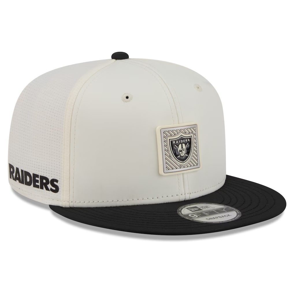 LAS VEGAS RAIDERS 2026 NFL TRAINING CAMP 9FIFTY SNAPBACK HAT - CHROME WHITE/BLACK