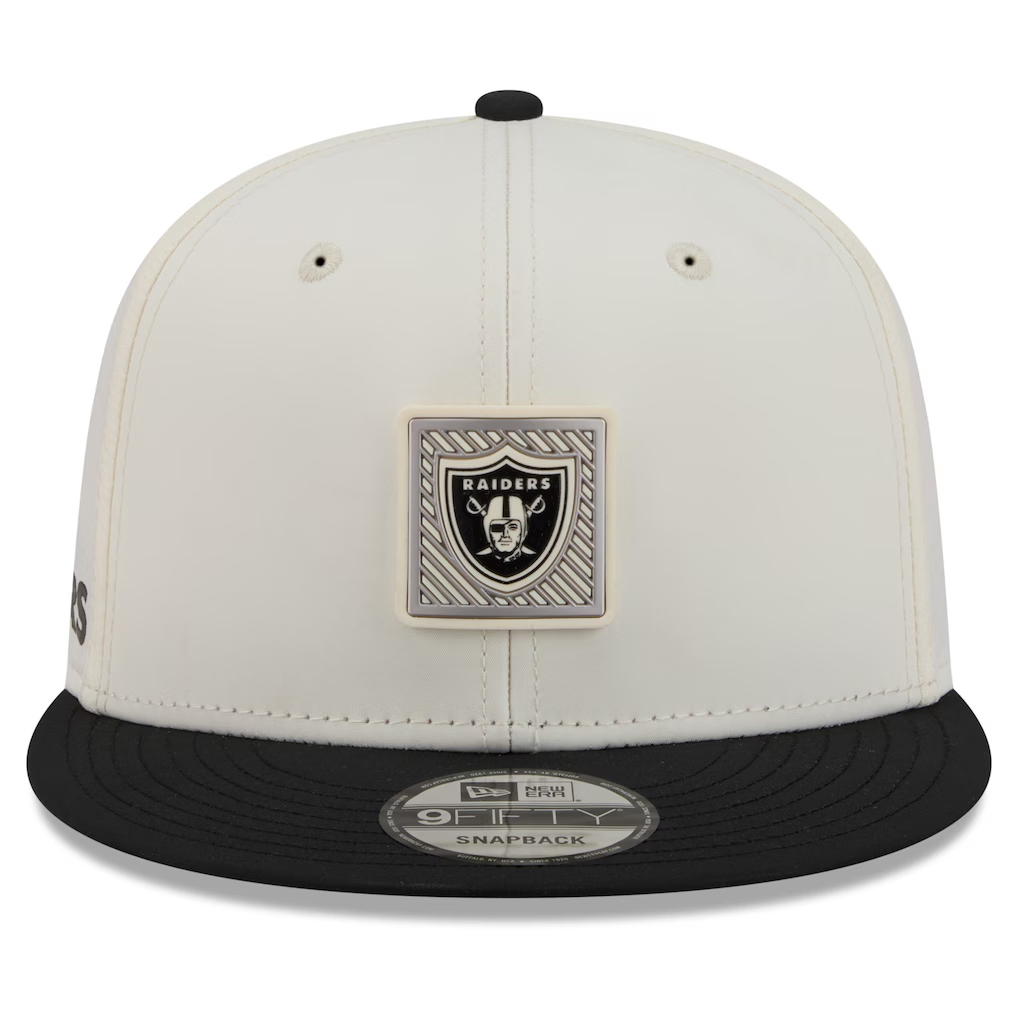 LAS VEGAS RAIDERS 2026 NFL TRAINING CAMP 9FIFTY SNAPBACK HAT - CHROME WHITE/BLACK