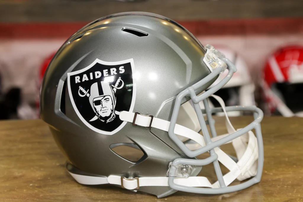 LAS VEGAS RAIDERS AUTHENTIC FLASH FULL-SIZE SPEED HELMET – JR'S SPORTS