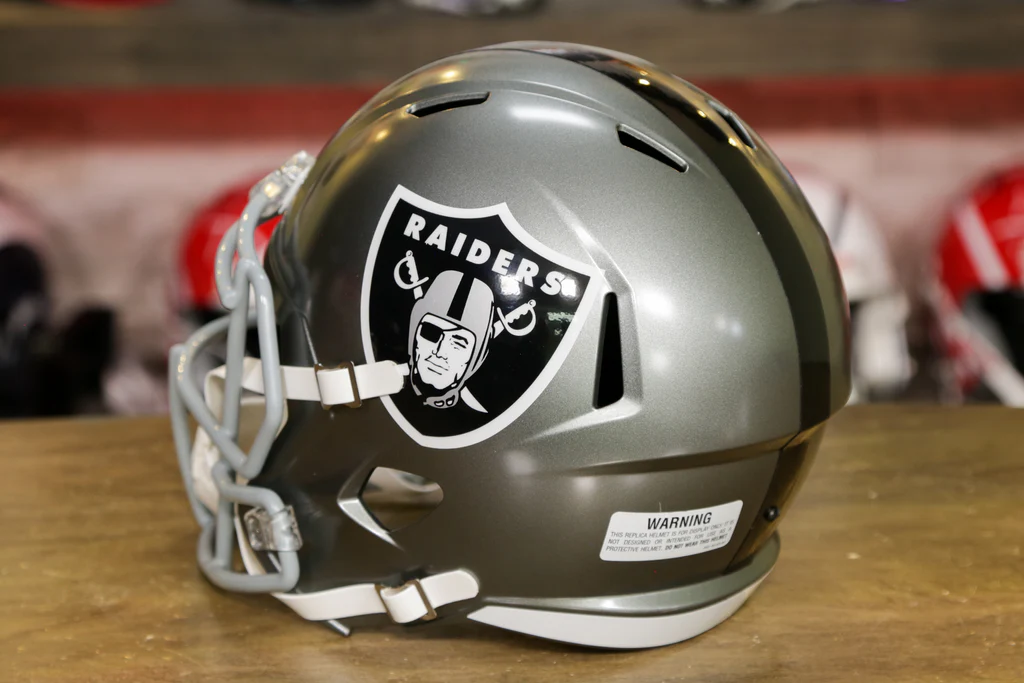 CASCO DE VELOCIDAD DE TAMAÑO COMPLETO FLASH AUTÉNTICO DE LAS VEGAS RAIDERS