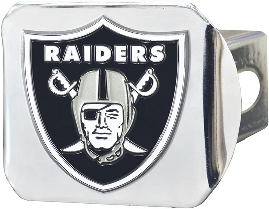 CUBIERTA DE ENGANCHE CON LOGOTIPO EN COLOR LAS VEGAS RAIDERS - CROMADO