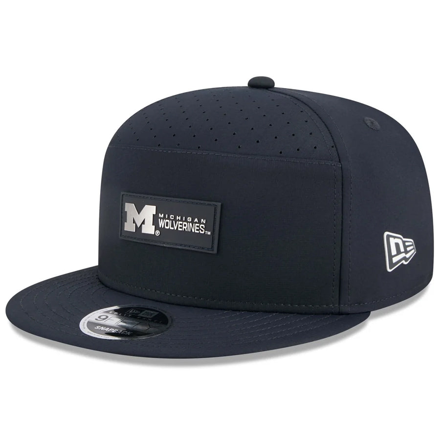 MICHIGAN WOLVERINES 2025 SIDELINE SPLIT PANEL 9FIFTY SNAPBACK HAT - NAVY