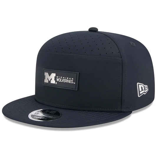 MICHIGAN WOLVERINES 2025 SIDELINE SPLIT PANEL 9FIFTY SNAPBACK HAT - NAVY