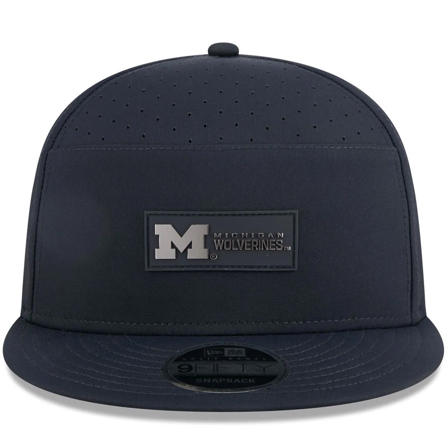 MICHIGAN WOLVERINES 2025 SIDELINE SPLIT PANEL 9FIFTY SNAPBACK HAT - NAVY