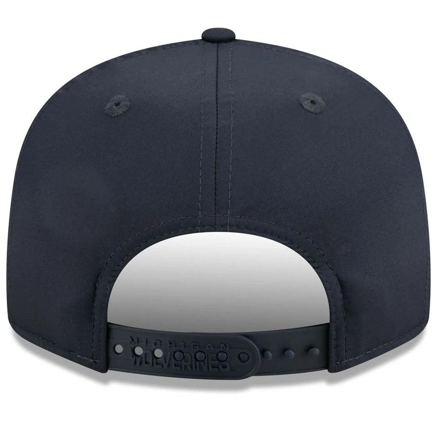 MICHIGAN WOLVERINES 2025 SIDELINE SPLIT PANEL 9FIFTY SNAPBACK HAT - NAVY