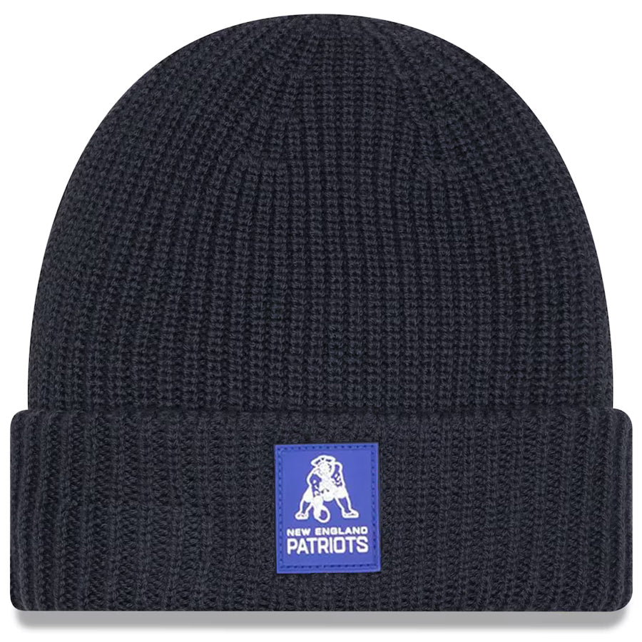 NEW ENGLAND PATRIOTS 2025 SIDELINE COLD WEATHER RETRO CUFFED KNIT - CHARCOAL