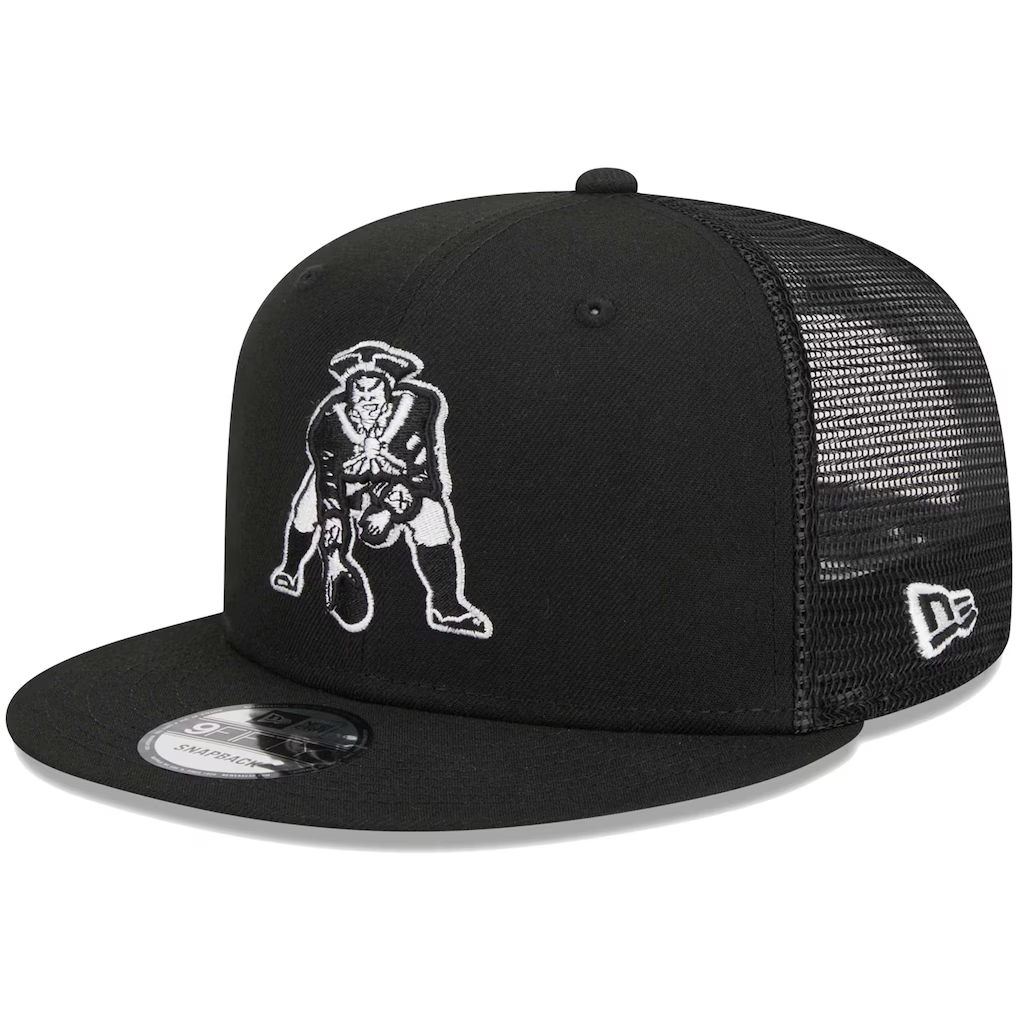 NEW ENGLAND PATRIOTS RETRO EVERGREEN TRUCKER 9FIFTY SNAPBACK HAT - BLACK/WHITE