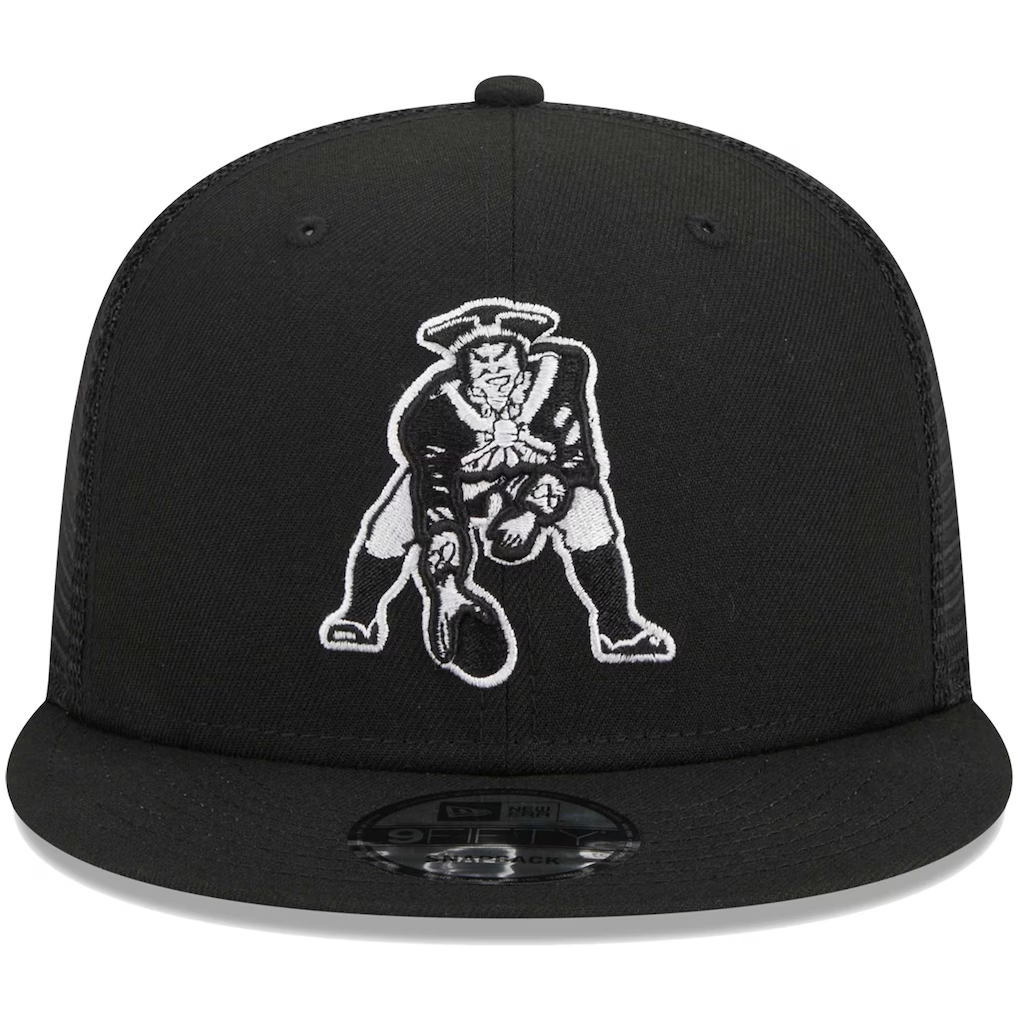 NEW ENGLAND PATRIOTS RETRO EVERGREEN TRUCKER 9FIFTY SNAPBACK HAT - BLACK/WHITE