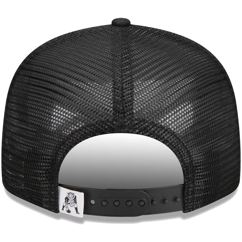 NEW ENGLAND PATRIOTS RETRO EVERGREEN TRUCKER 9FIFTY SNAPBACK HAT - BLACK/WHITE