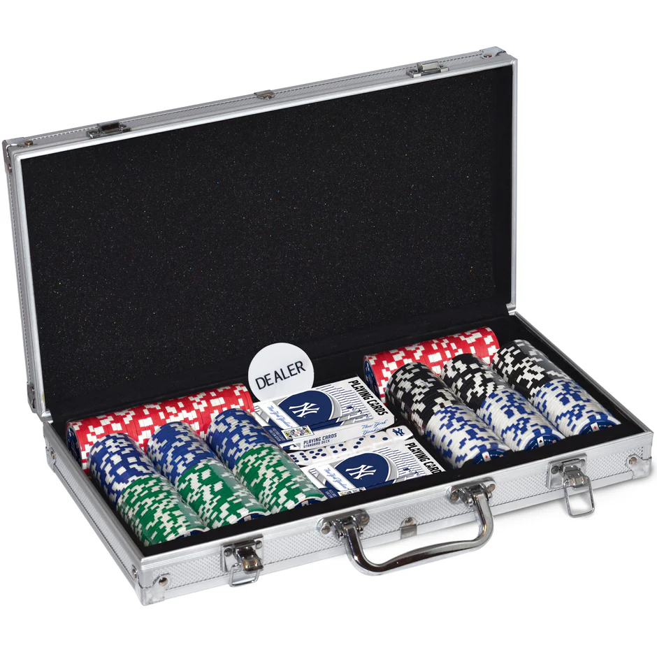 NEW YORK YANKEES 300 PIECE POKER SET