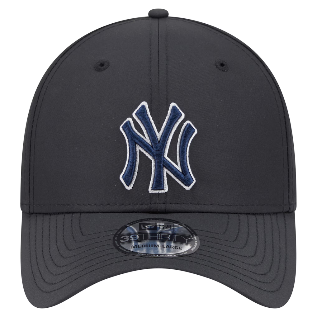 NEW YORK YANKEES BLACK NIGHT 39THIRTY FLEX FIT HAT - BLACK