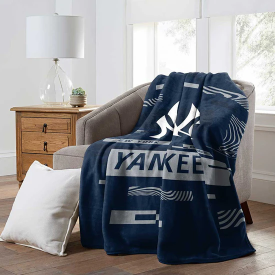 NEW YORK YANKEES DIGITIZE 60"X80" ROYAL PLUSH RASCHEL BLANKET