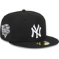 GORRA AJUSTADA 59FIFTY DE LA SERIE MUNDIAL 2000 CON PARCHE LATERAL DE LOS NEW YORK YANKEES - NEGRO/BLANCO